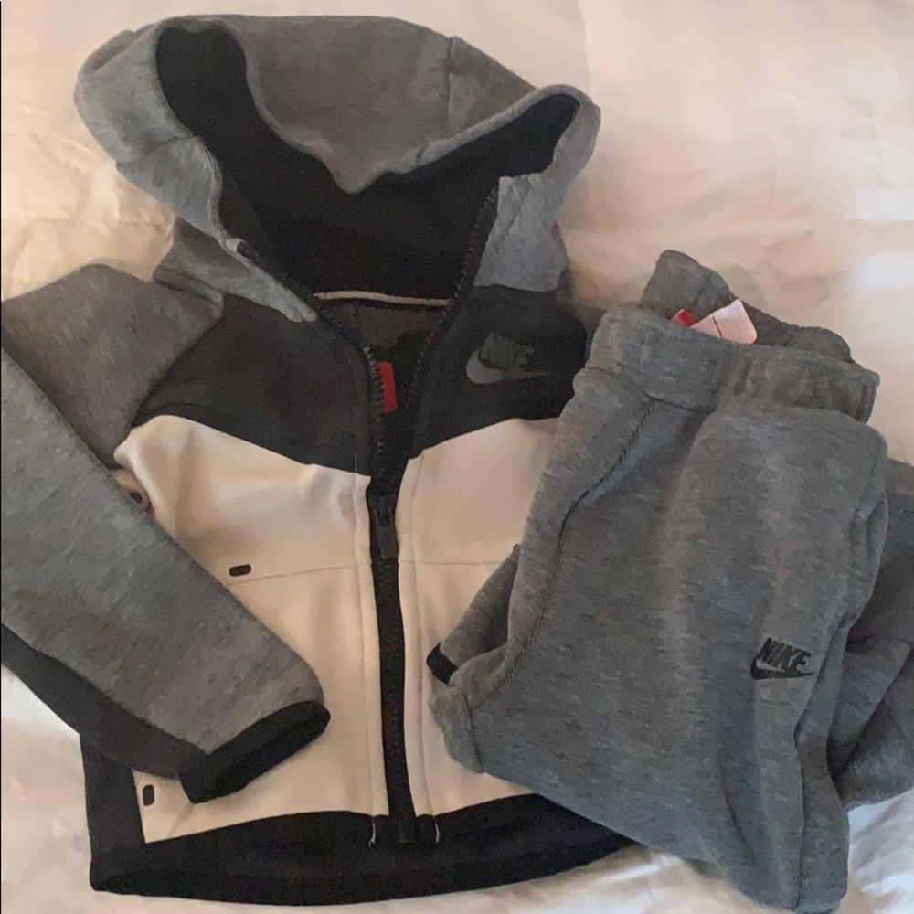 Boys Nike sweat suit